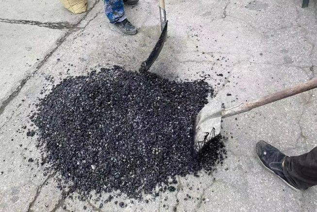 路用環(huán)保 —— 水激活冷補瀝青試驗段成功鋪筑